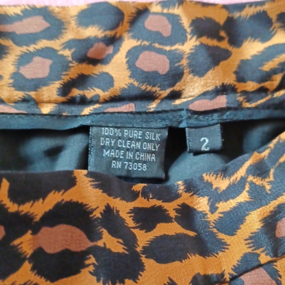 Leopard Print Silk wrap skirt size 2 fully lined, knee length - Picture 3 of 3